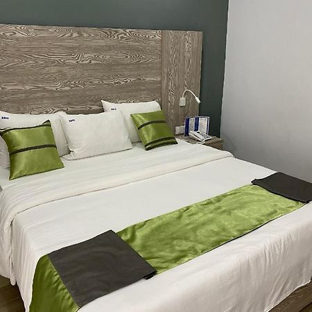 Bano Palace Hotel Douala Buitenkant foto