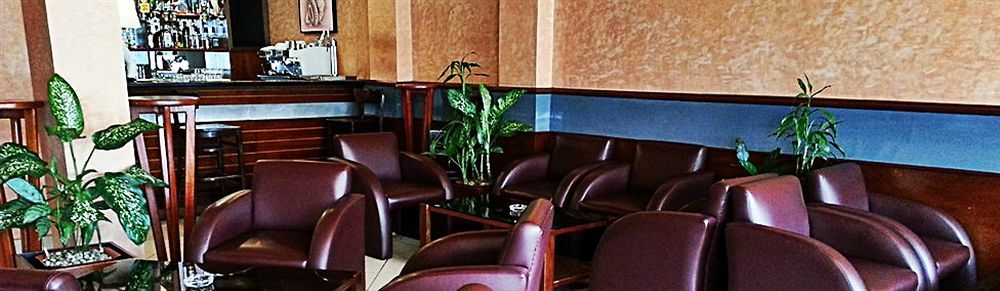 Bano Palace Hotel Douala Buitenkant foto