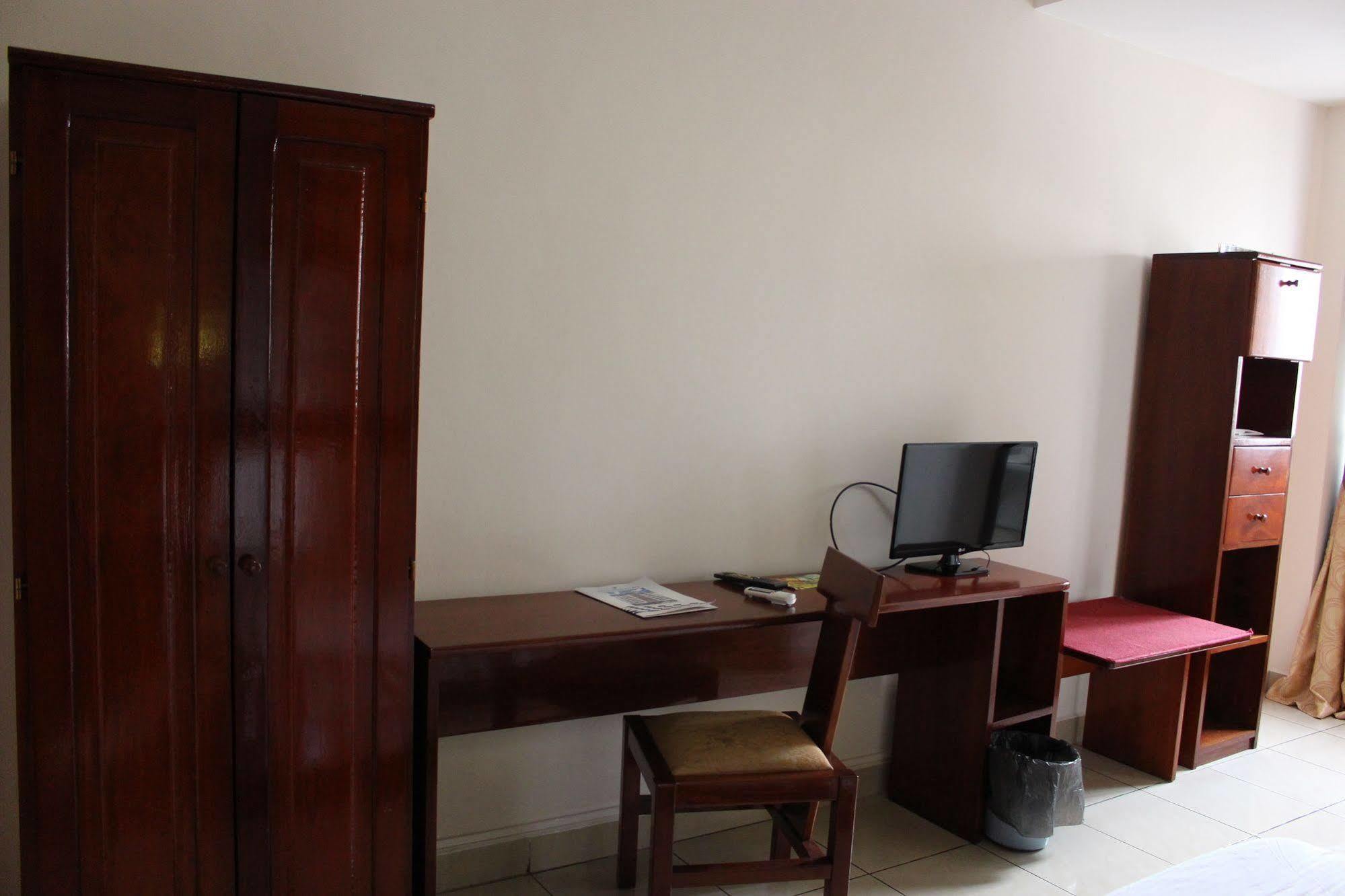Bano Palace Hotel Douala Buitenkant foto